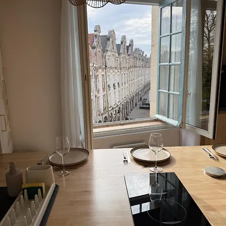 Chez Oscar Et Charlie, Duplex Sur La Grand Place Appartamento Arras
